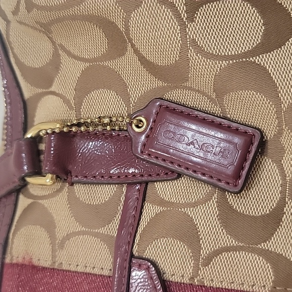 COACH SIGNATURE "C" CROSSBODY TAN & BURGANDY HANDBAG - Picture 9 of 9